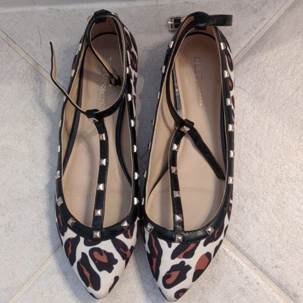 BCBG generation flats